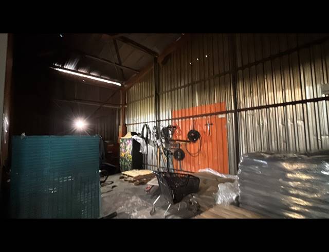 1,000M² WAREHOUSE FOR SALE IN HUGHES